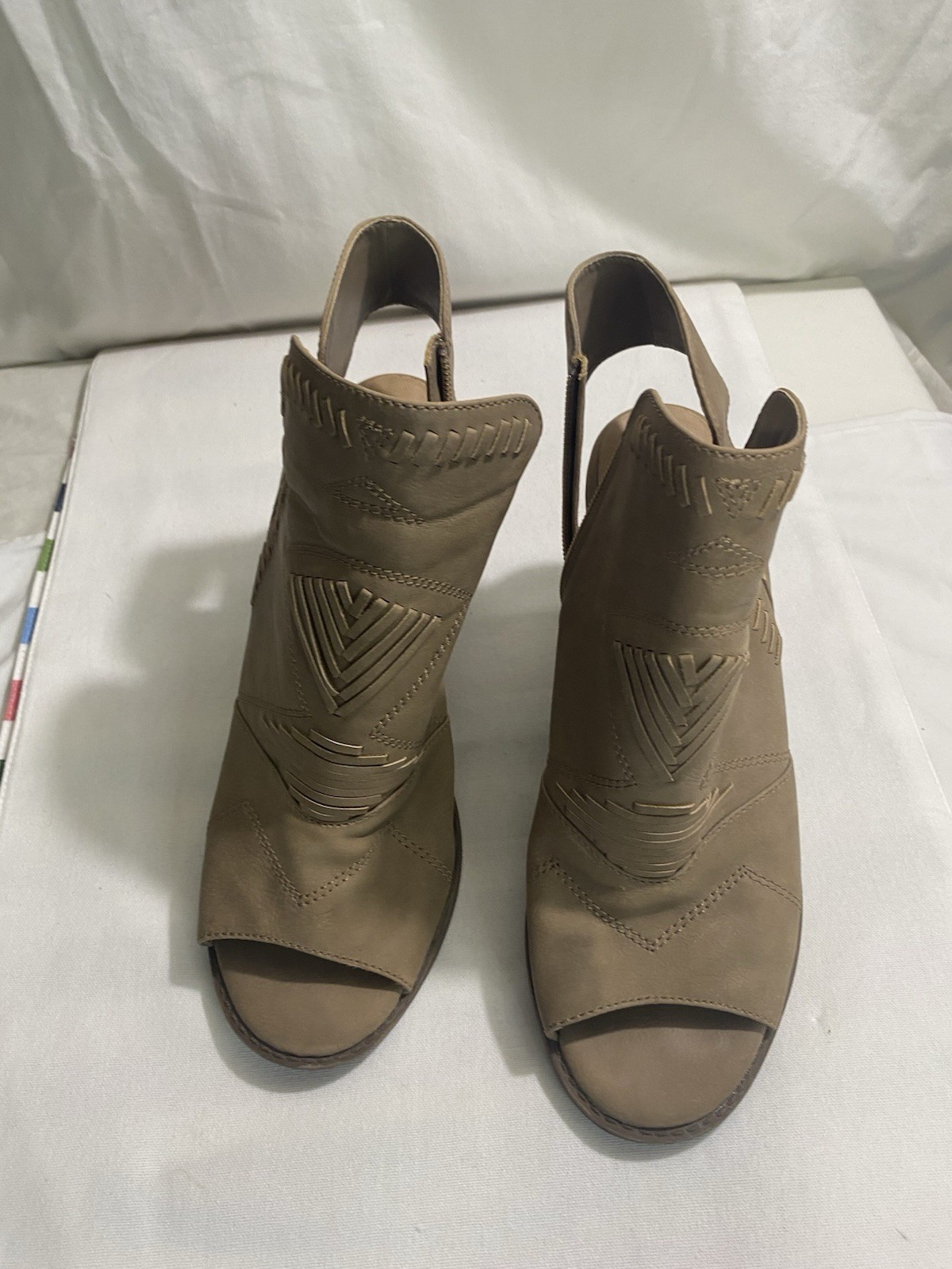 David Aaron Womens Peep Toe Bootie Heels Tan Western Size 9.5 Block Heel