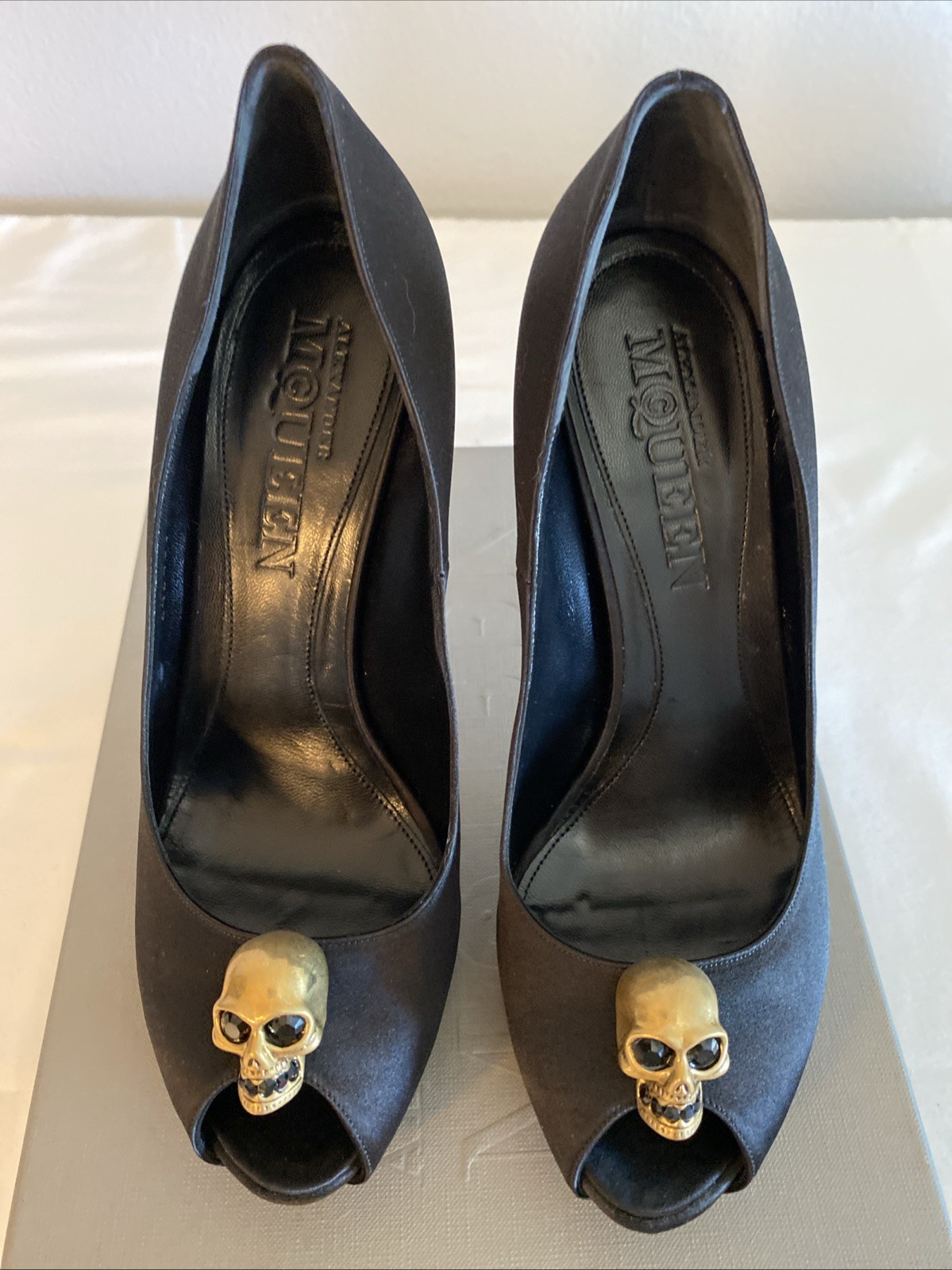 Alexander McQueen Peep Toe Satin Heel W Skull Embellishment. EU 39 1/2.