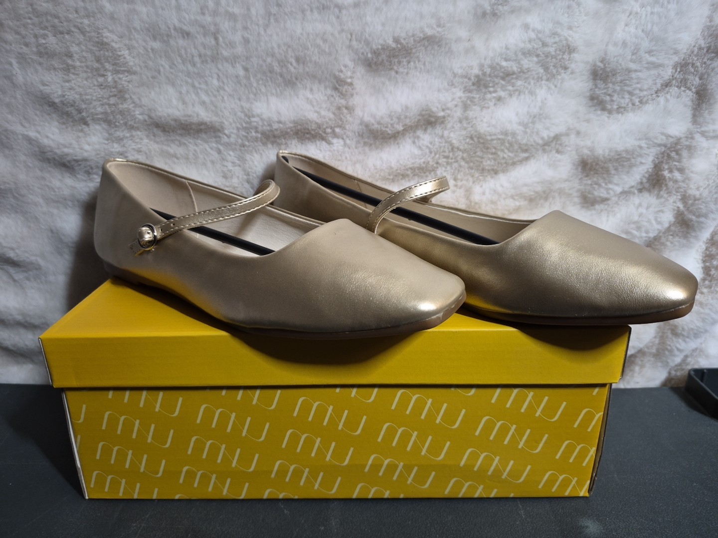 Musshoe Women’s Ballet Flat Size 8 Gold