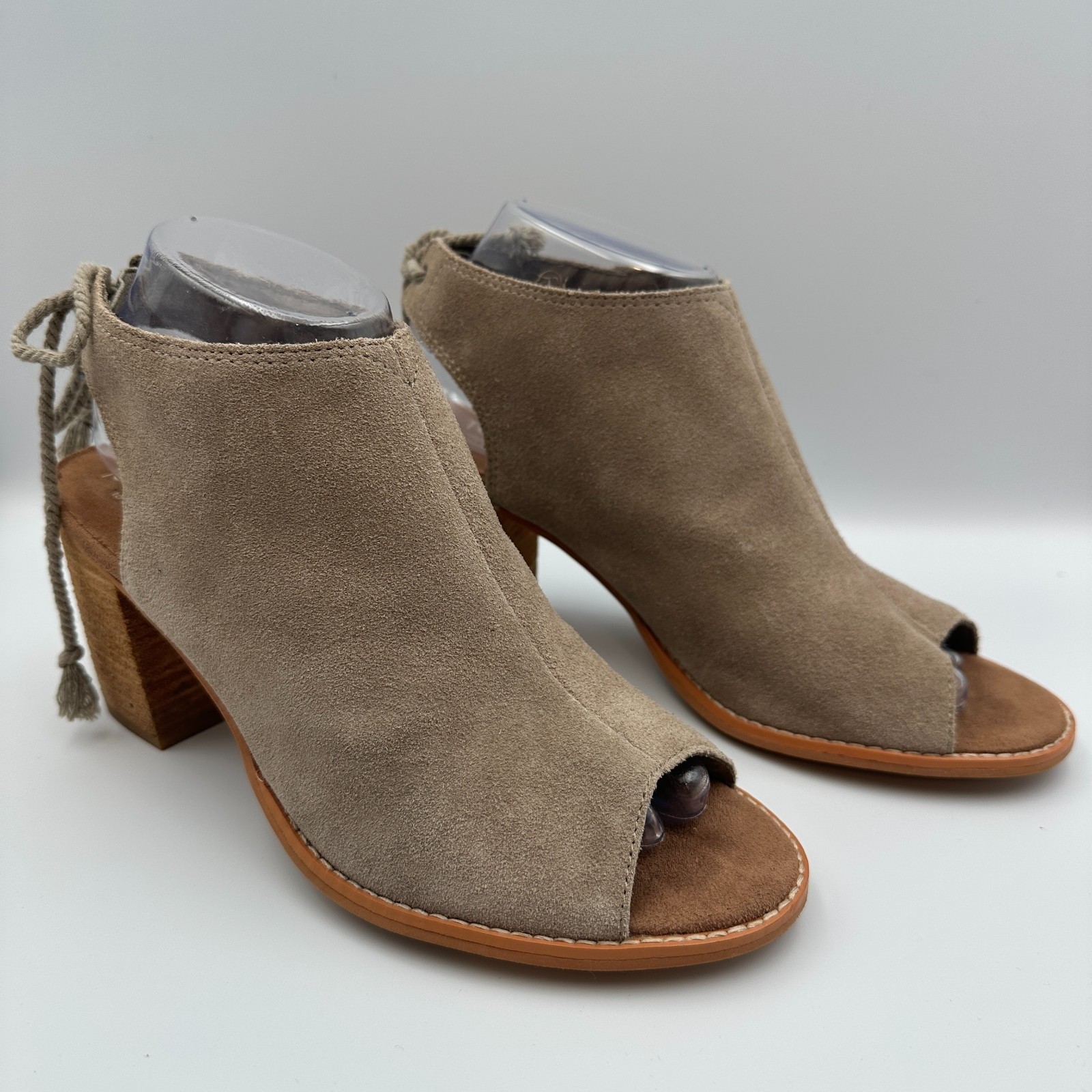 New TOMS Majorca Peep Toe Booties 9 Taupe Suede Block Heel Boho Festival Sandals