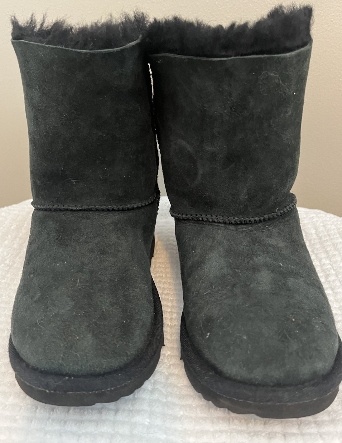 UGG Bailey Bow Black Suede Shearling Lined Mid-Calf Boots US 3
