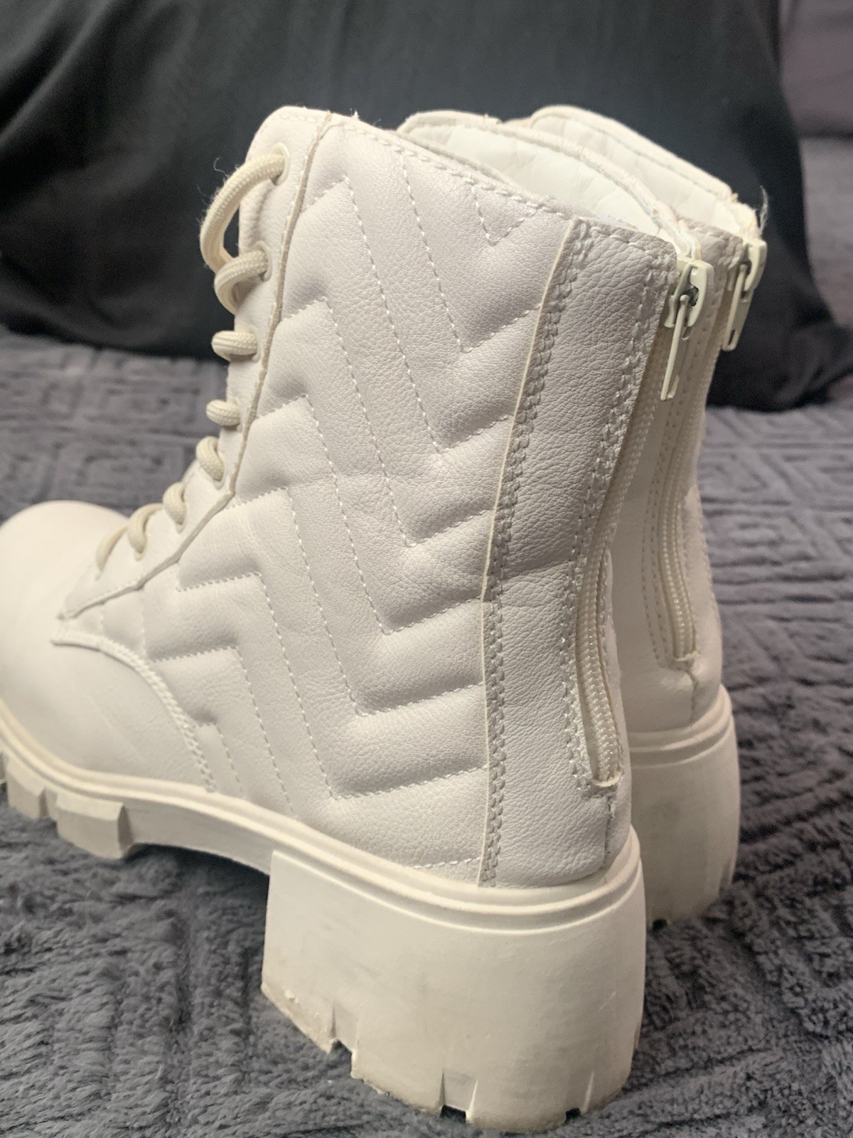 Sugar Women’s Ivory Quilted Lace-Up Side Zip Combat Ankle Boots Sz 9