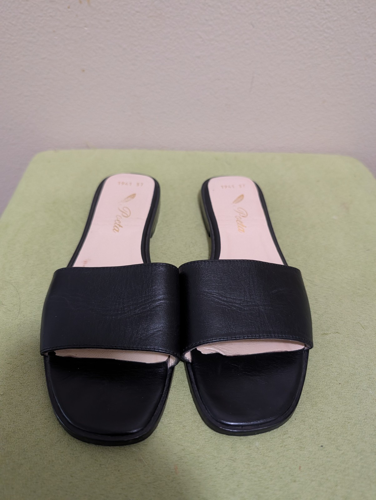 Poeta Flat Sandals Women’s Size 7 (37EU) Black Leather Slides