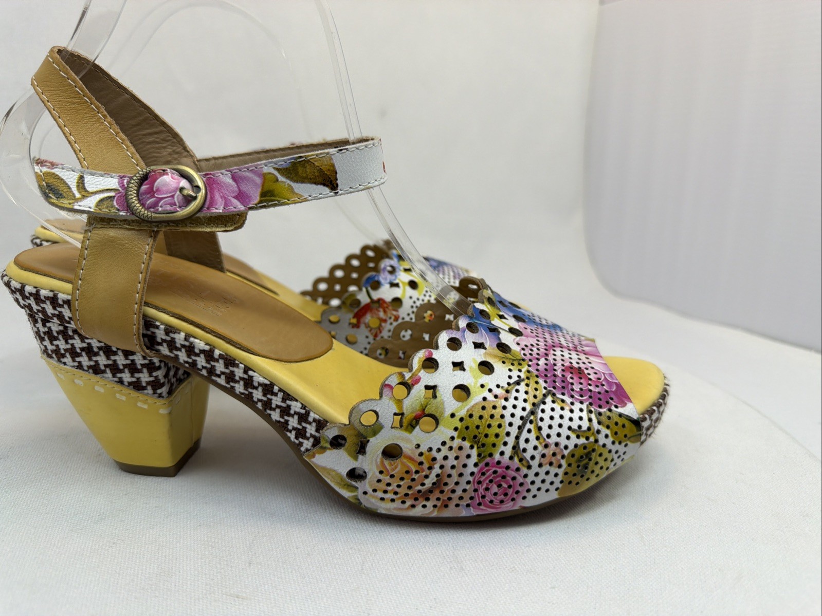 L’Artiste Spring Step Vivitar Art to Wear Leather Floral/Yellow Sandal Sz 41