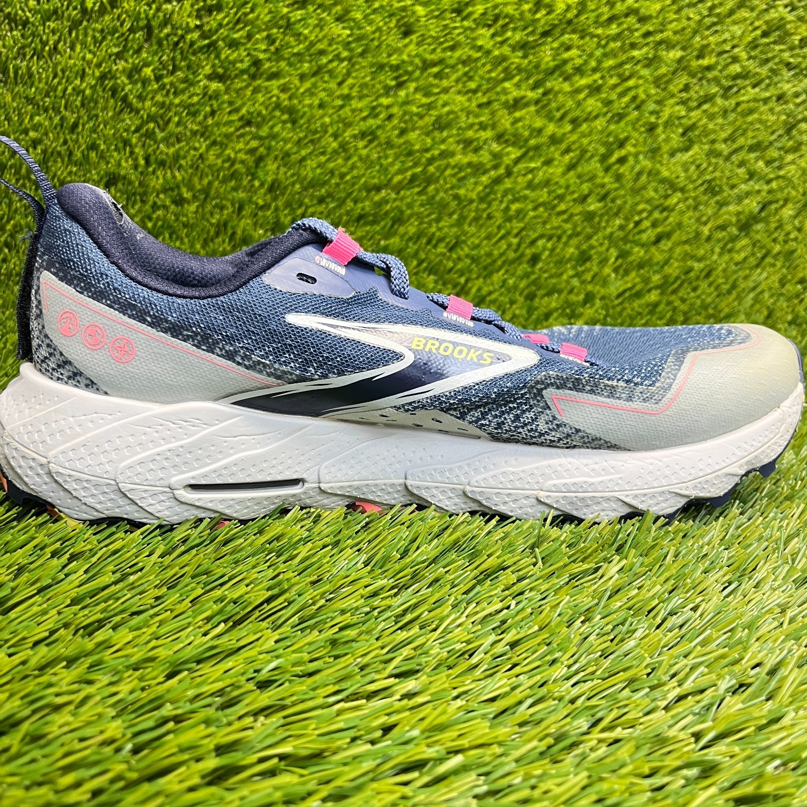 Brooks Cascadia 18 Womens Size 9 Blue Gray Pink Athletic Running Shoes Sneakers