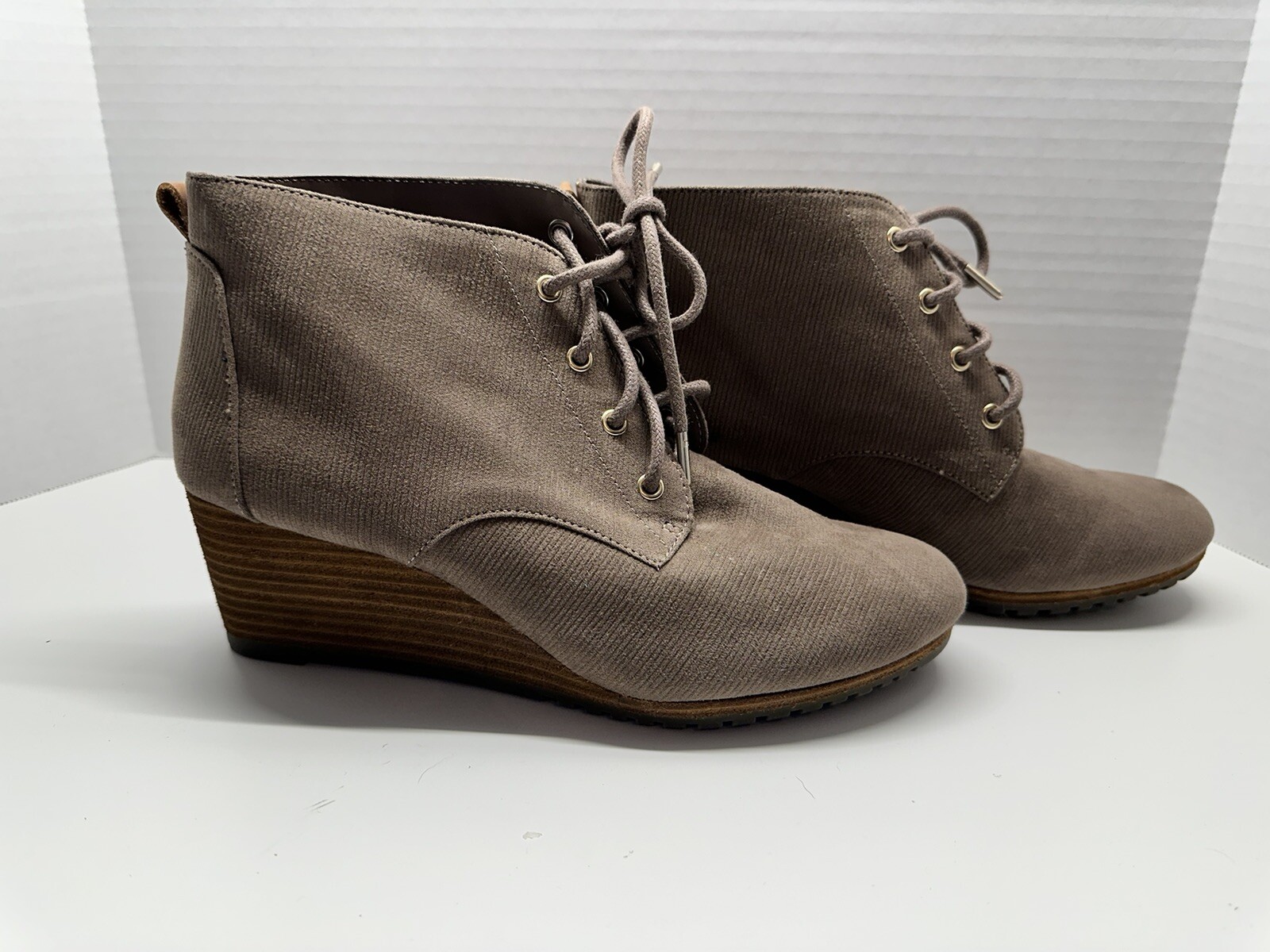 Dr. Scholl’s Women’s Dakota Booties Brown Microfiber Suede Tie Wedge Size 8.5 W