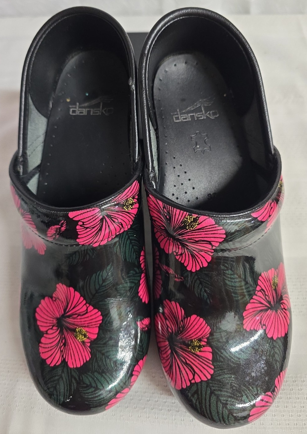 Dansko Pro Women’s EU 37 US 6-6.5 Pink Hibiscus Patent Leather Clogs