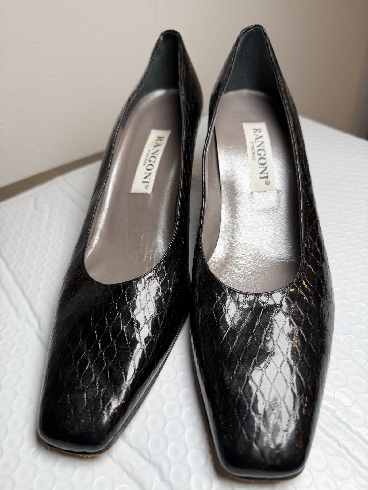 Rangoni Firenze Italy Black Ebossed Patent Leather Toe Heel Pumps Women’s 10 AAA