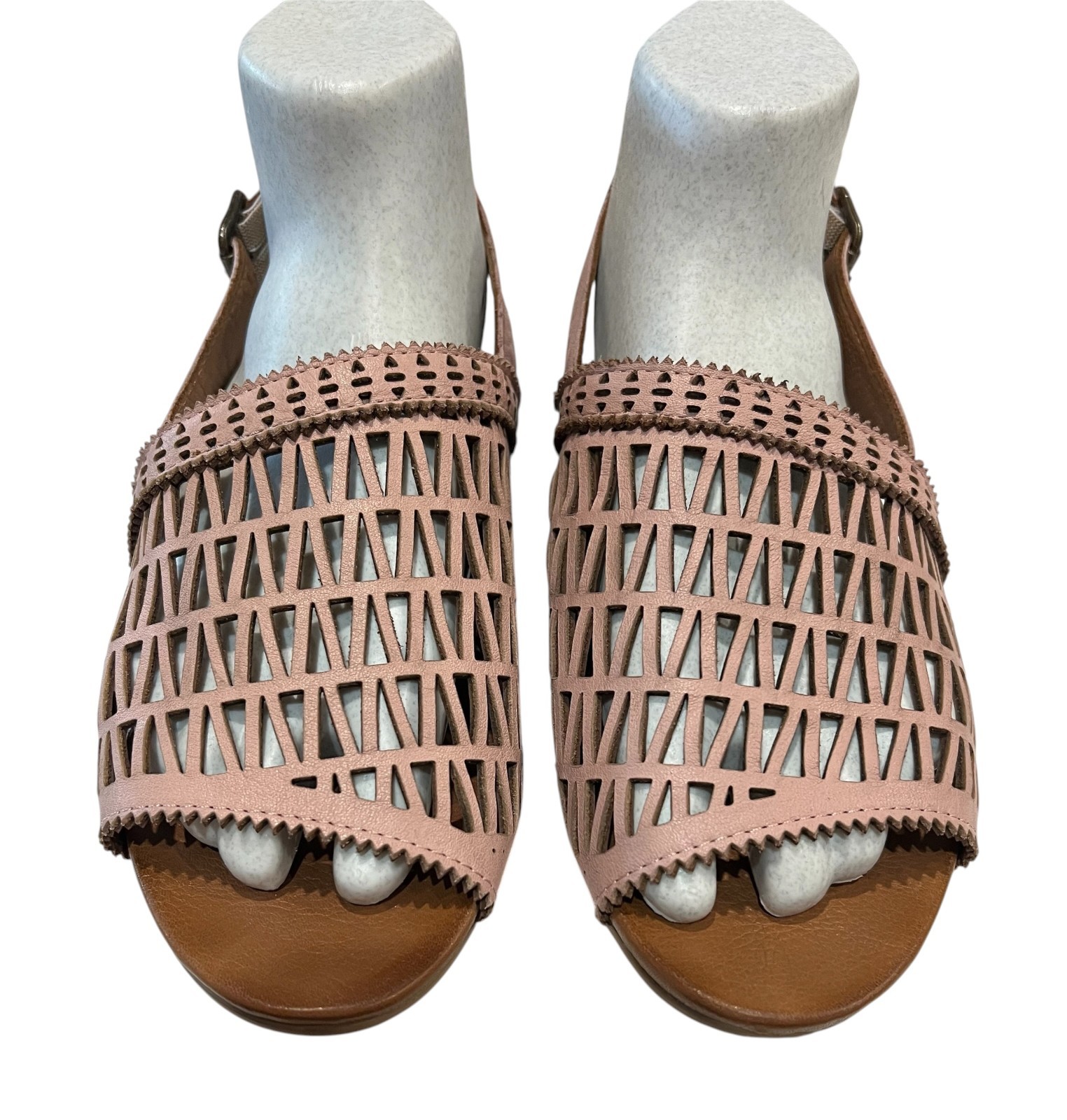 Bueno Lia Dusty Pink Laser Cut Leather Slingback Sandals 40 / 9.5 Heels Summer
