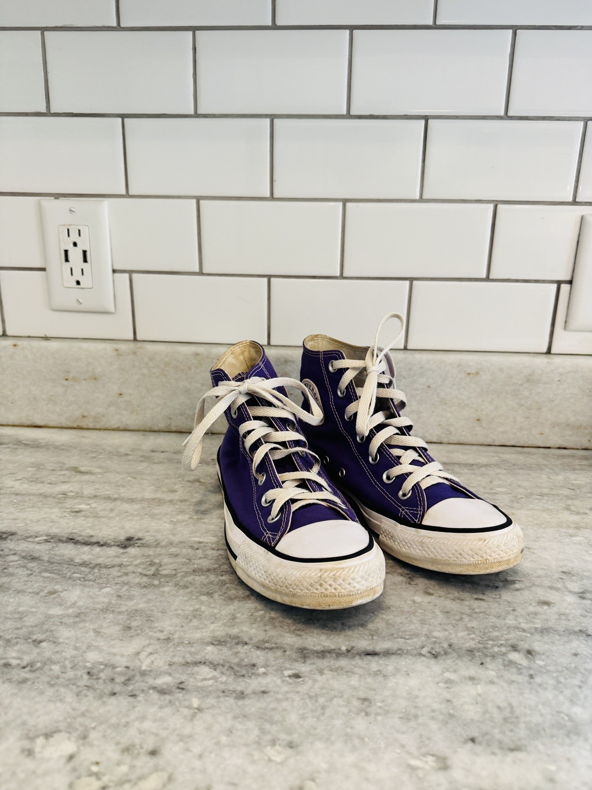 Converse Chuck Taylor All Star Purple Hightops 7.5 Women’s