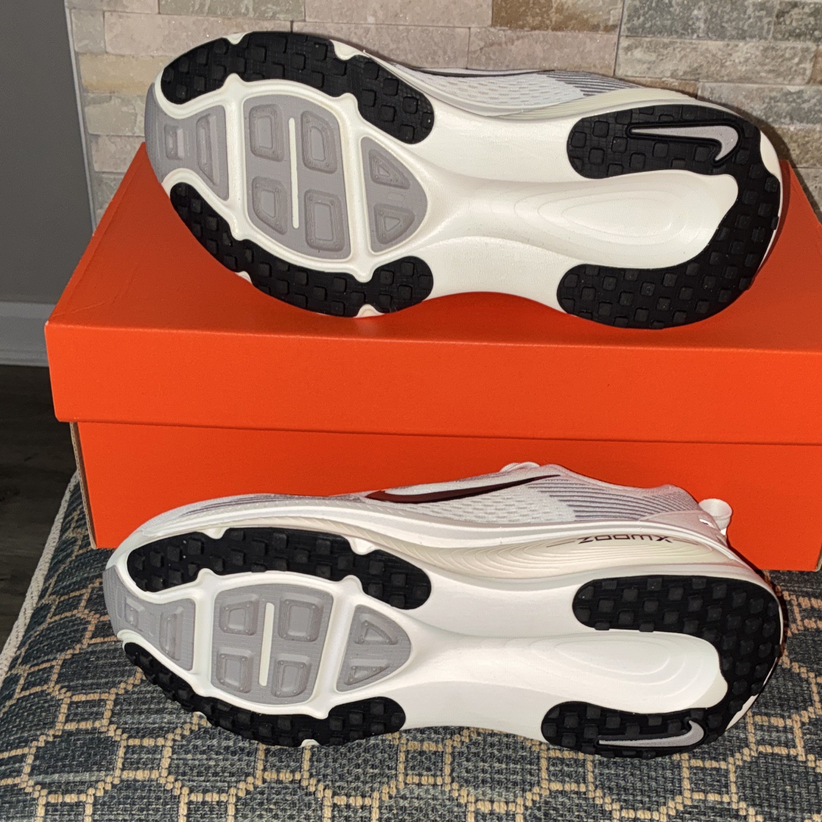 Nike Vomero 18 Summit White Coconut Milk Black Running Shoes HM6804-101 2025