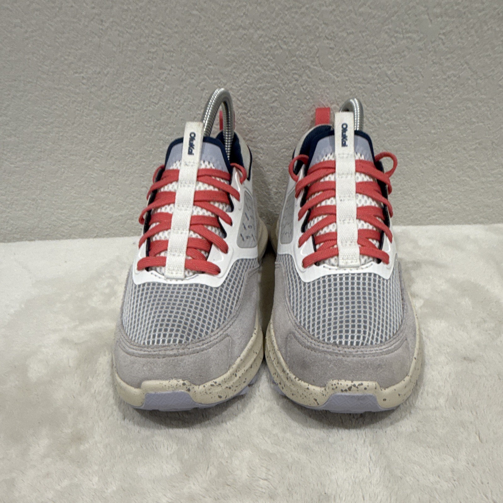 OluKai Mākiki Women’s Sz 7 Mesh Lace-Up Low Top Sneakers Gray/White/Red Rubber