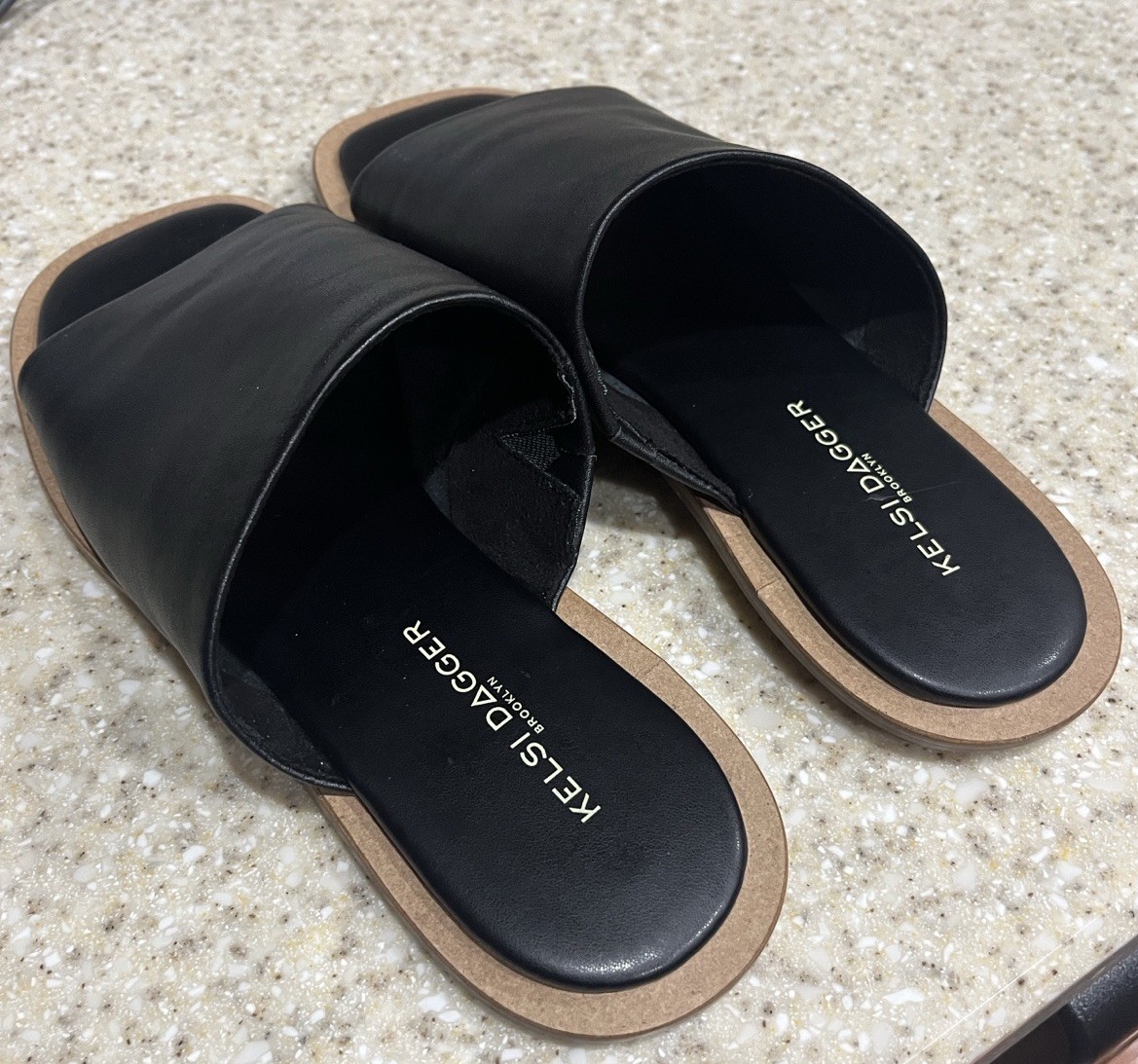 Kelsi Dagger Brooklyn Women’s Black Solid Wide Strap Slide Sandals Slip On 7