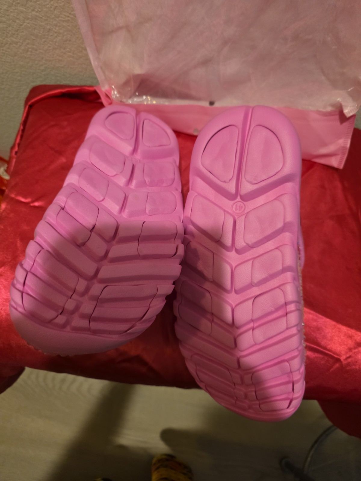 WOMENS PINK SIZE 9-11 BLING SHINY CROC LIKE FLAT HEELS
