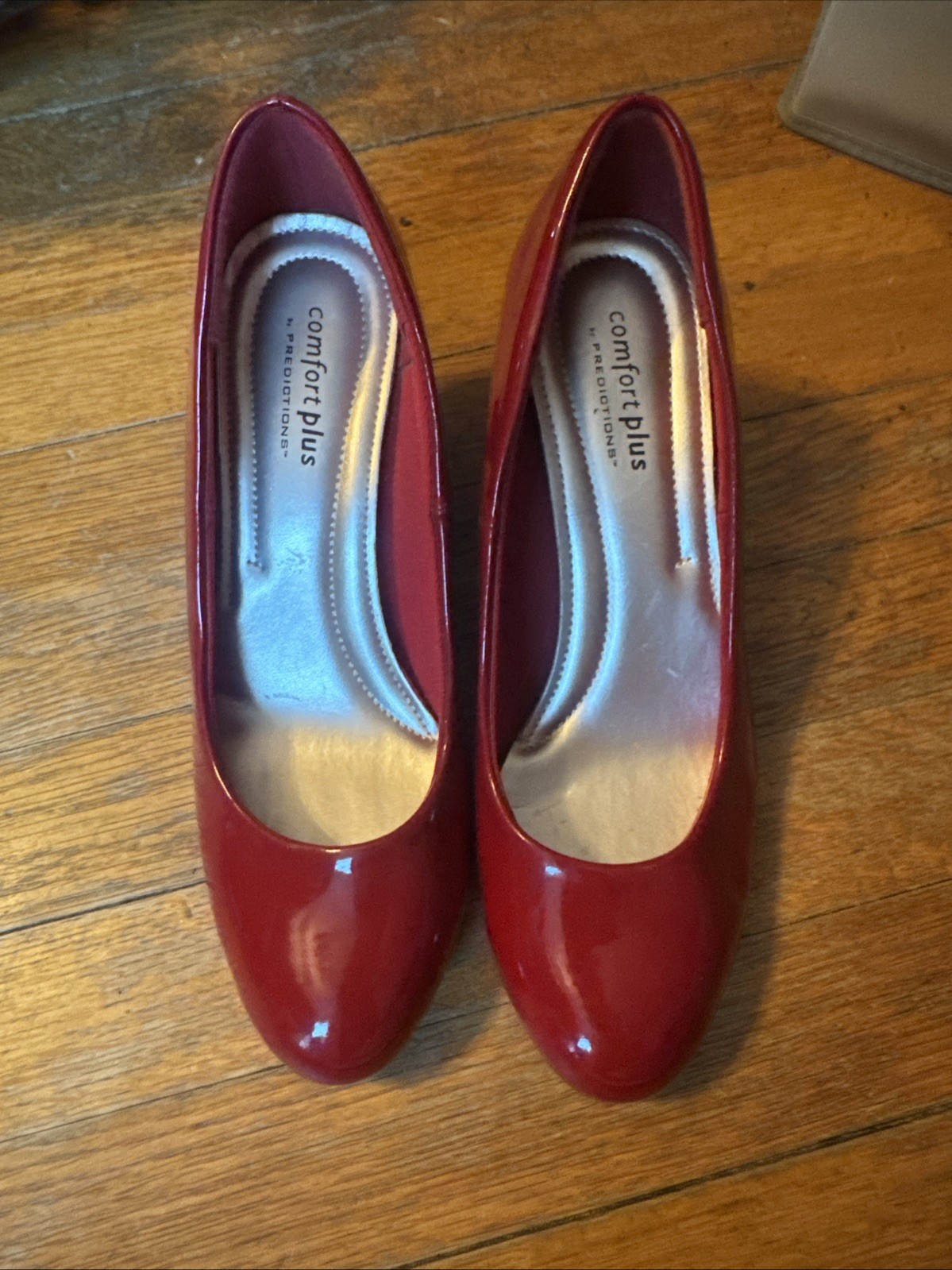 Comfort plus by Predictions red sleek womens heels size 8, only worn a few times