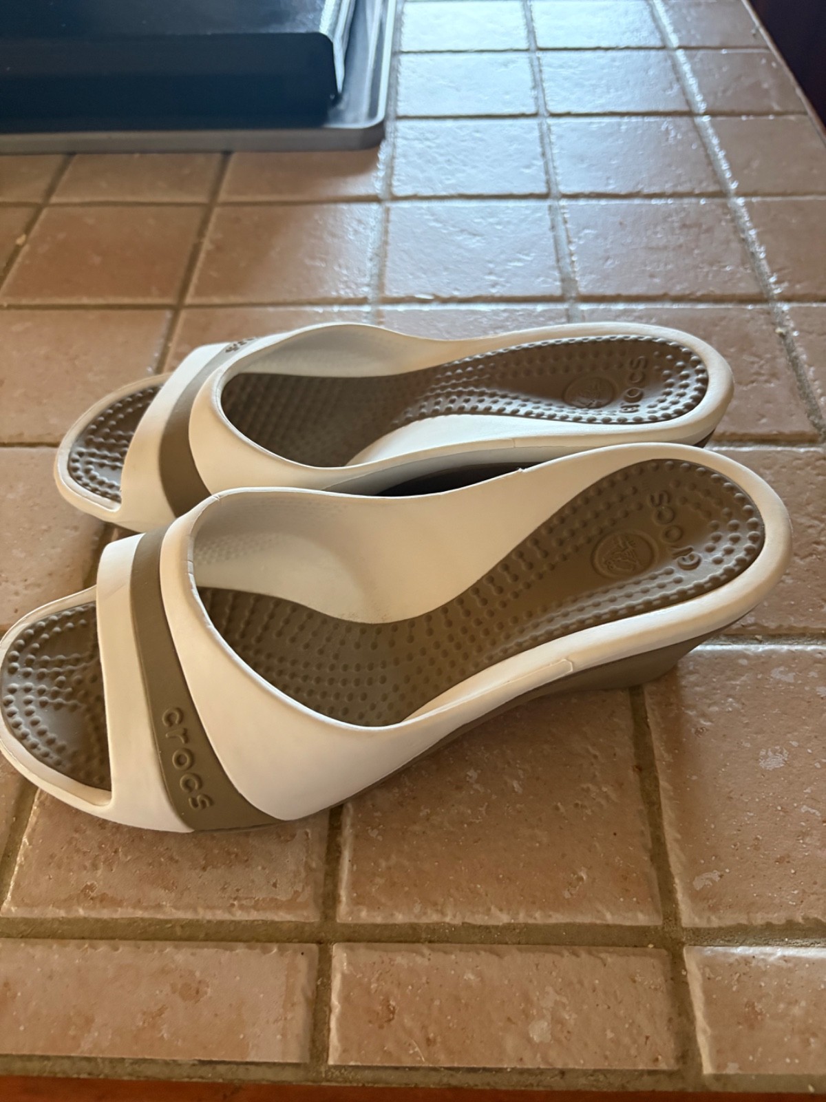 Women’s Crocs – never worn – sz 8
