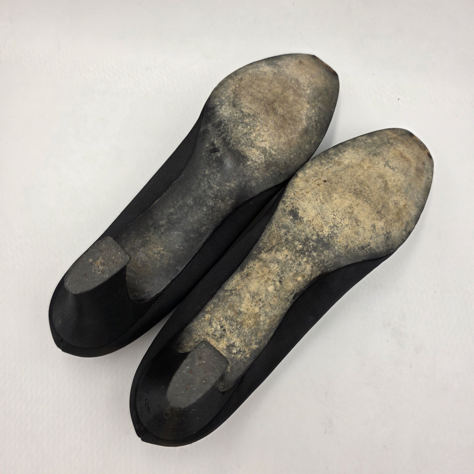 VTG I Miller Black Satin Rhinestone Knot Pumps 2.5in Heels 8AA Narrow