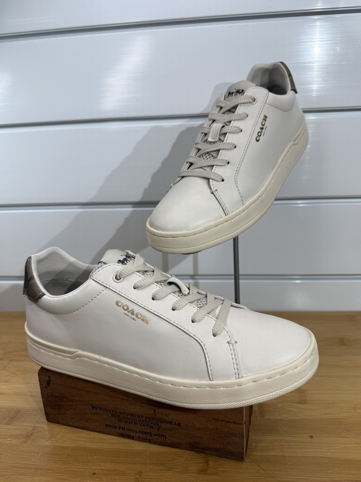 COACH Clip Low Top Leather Sneakers Size 9B Chalk/Khaki Signature 1941 B40
