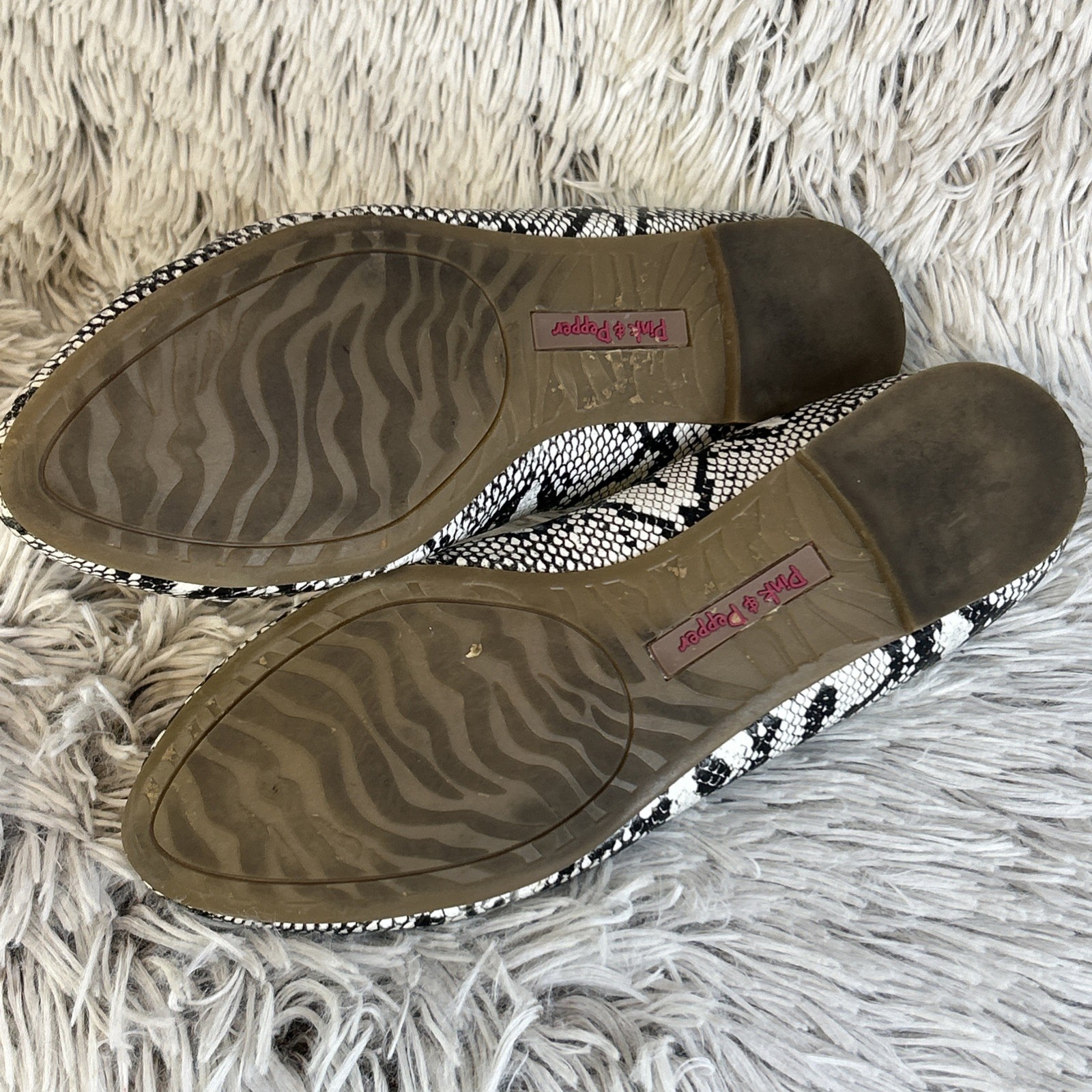 Pink & Pepper Ballet Flats 7.5 M Black White Snakeskin Leatherette Studded Green