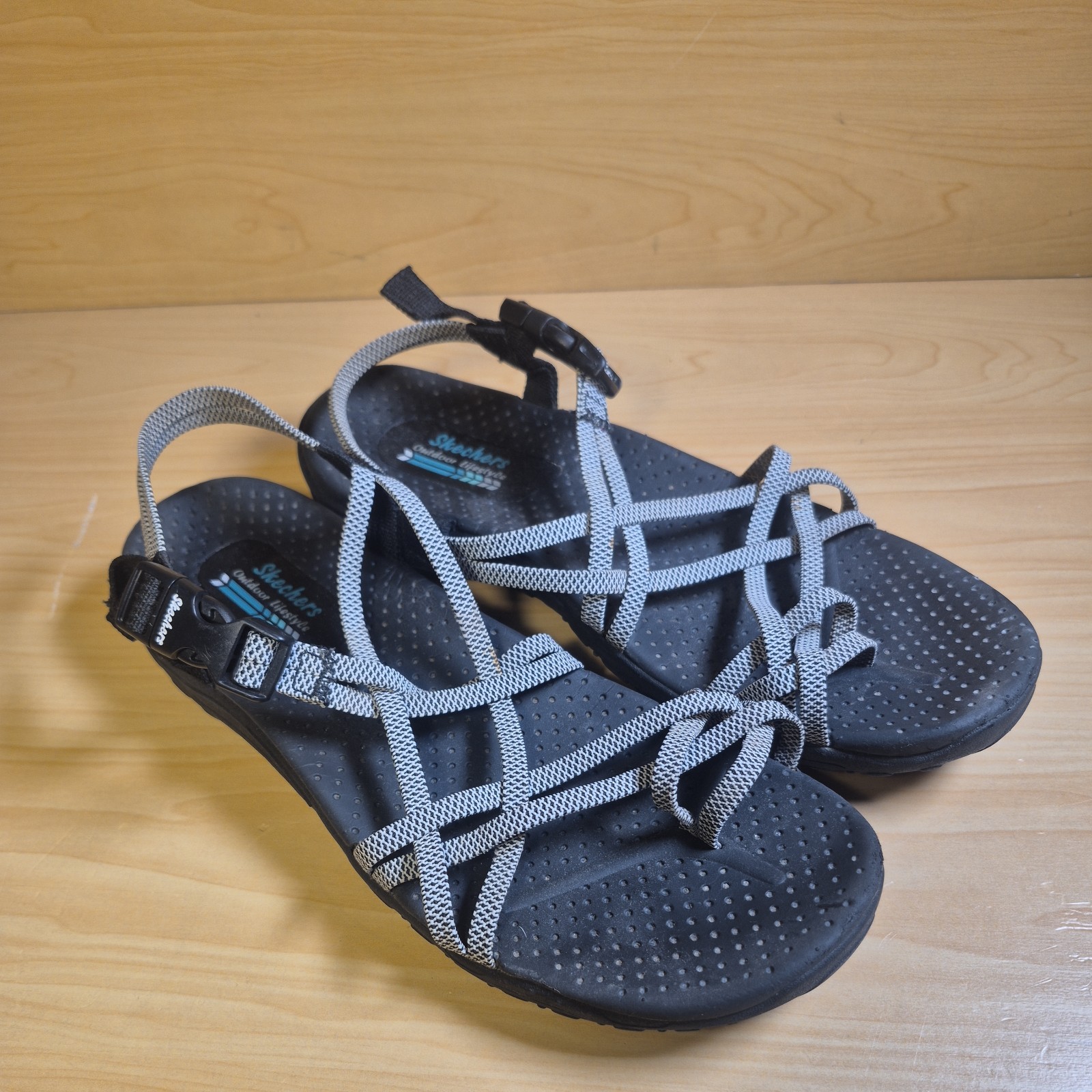 Skechers Women’s Size 9 Reggae Perfect Duo Black/Gray Strap Sandals Buckle Clasp