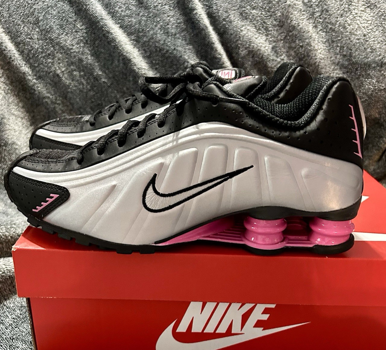 Nike Shox R4 Black Metallic Silver Pinksicle AR3565 012 Size 9.5 – Women’s