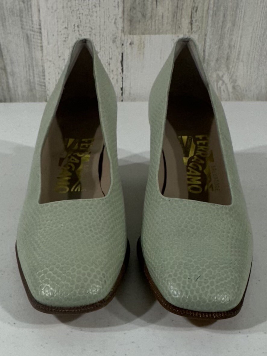Vintage Salvatore Ferragamo Womens Leather Low Heel Mint Green Snakeskin 6.5 AAA