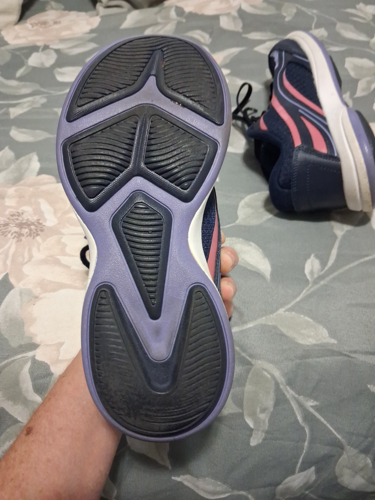 Womens RYKA Size 6W IN GOOD CONDITION Navy Blue Multicolor