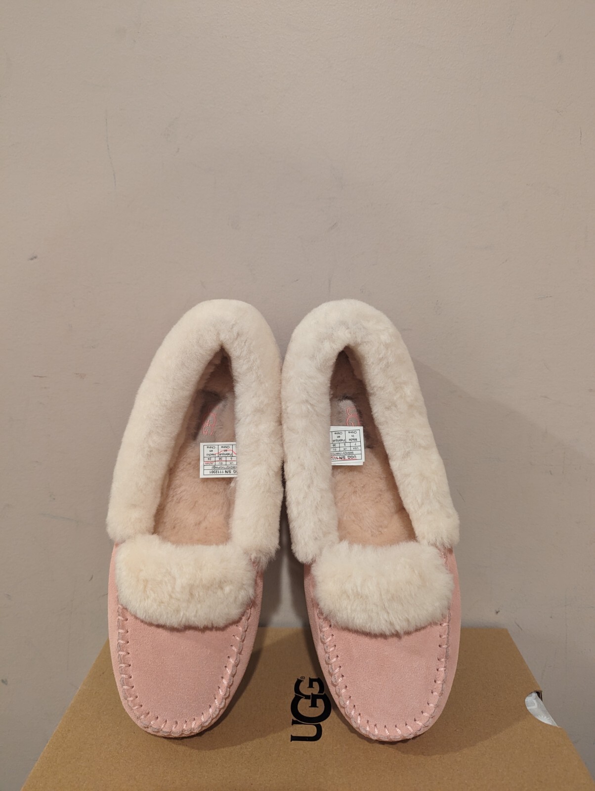 Ugg Australia Womens Dakota Spill Seam moccasin NIB