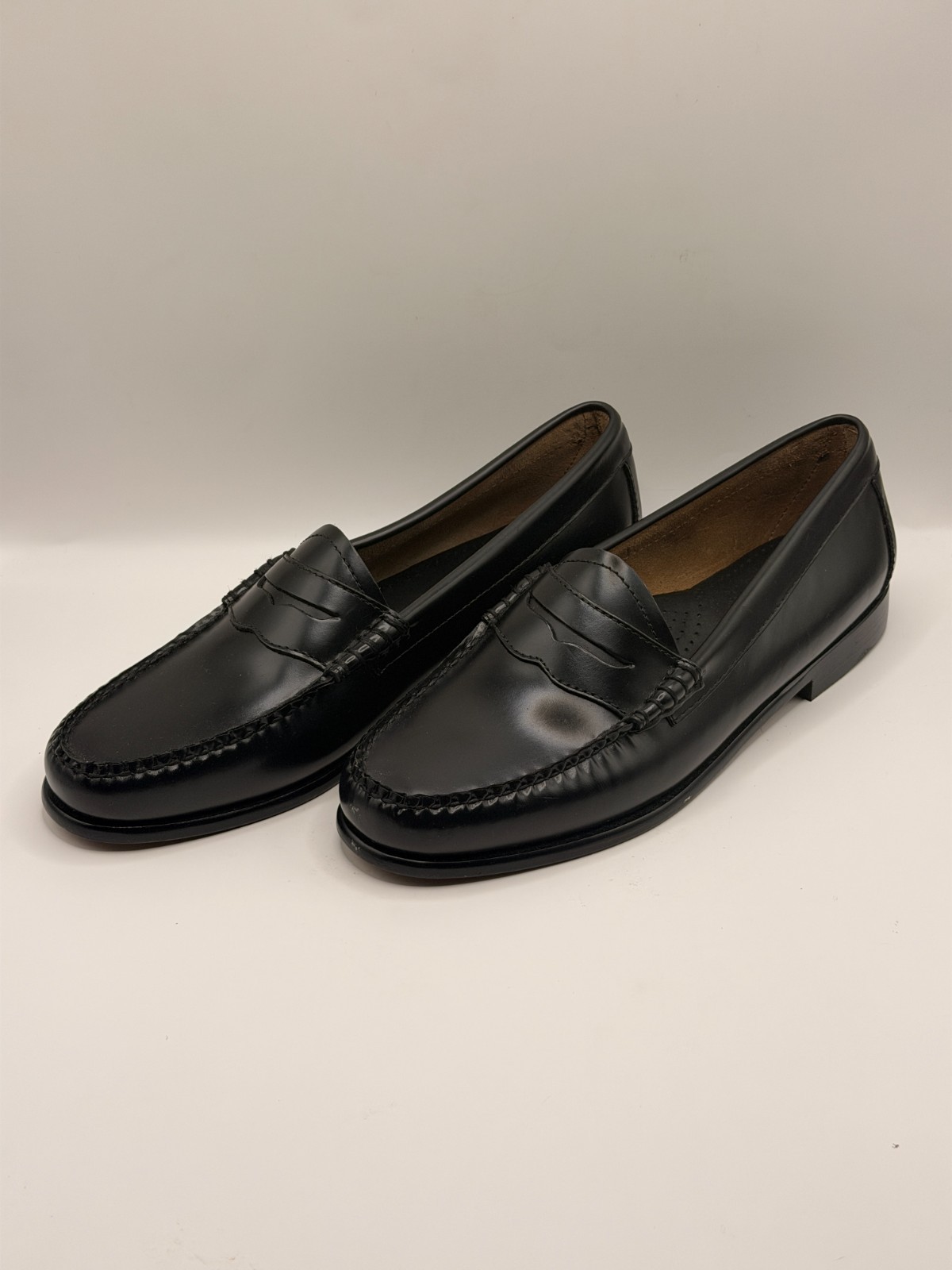 GH BASS Weejuns Womens Black Leather Penny Loafers Sz 10