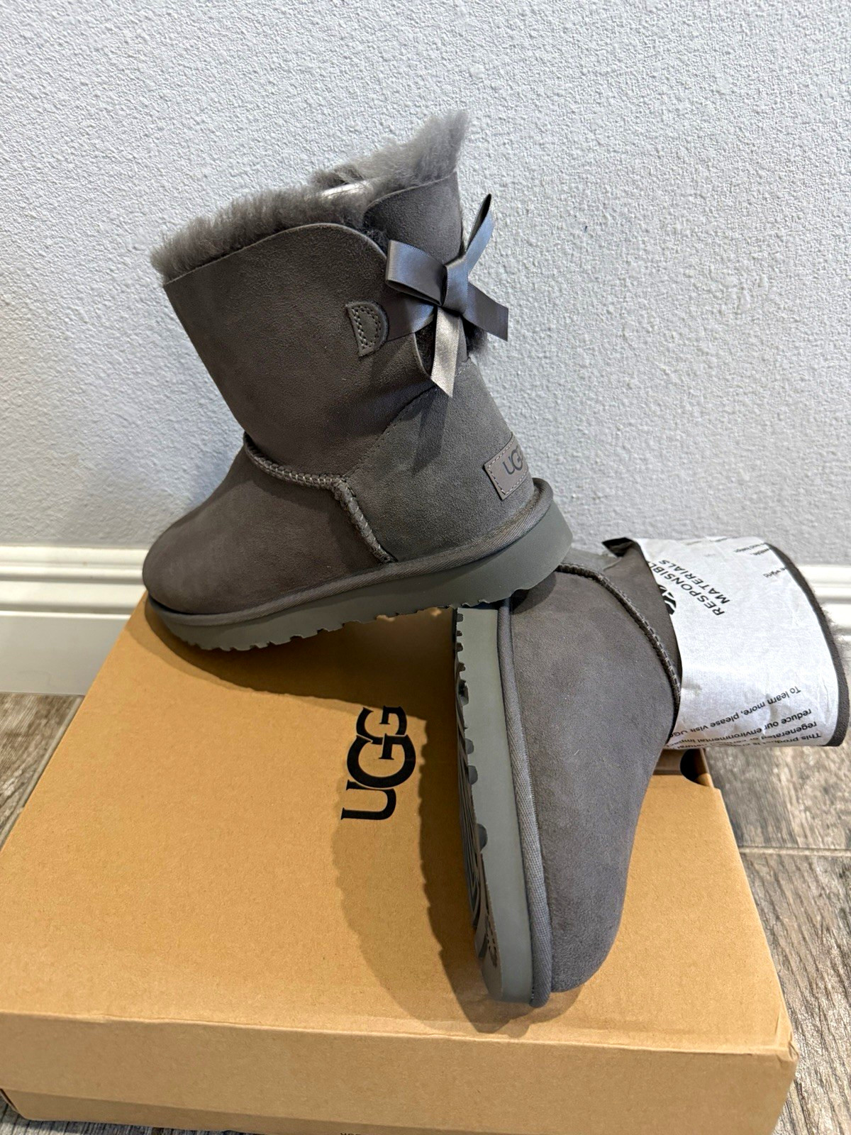 UGG Women’s Mini Bailey Bow II Suede Sheepskin Lined Pull-On Ankle Bootie 8