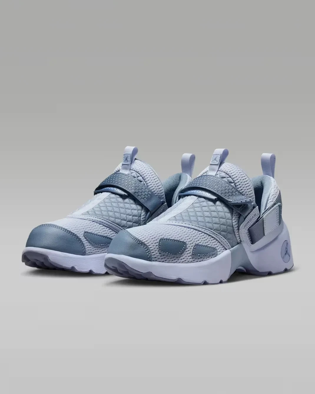 Nike HQ2164-010 Jordan Trunner LX Ghost Reflective Silver Ashen Women’s mot03