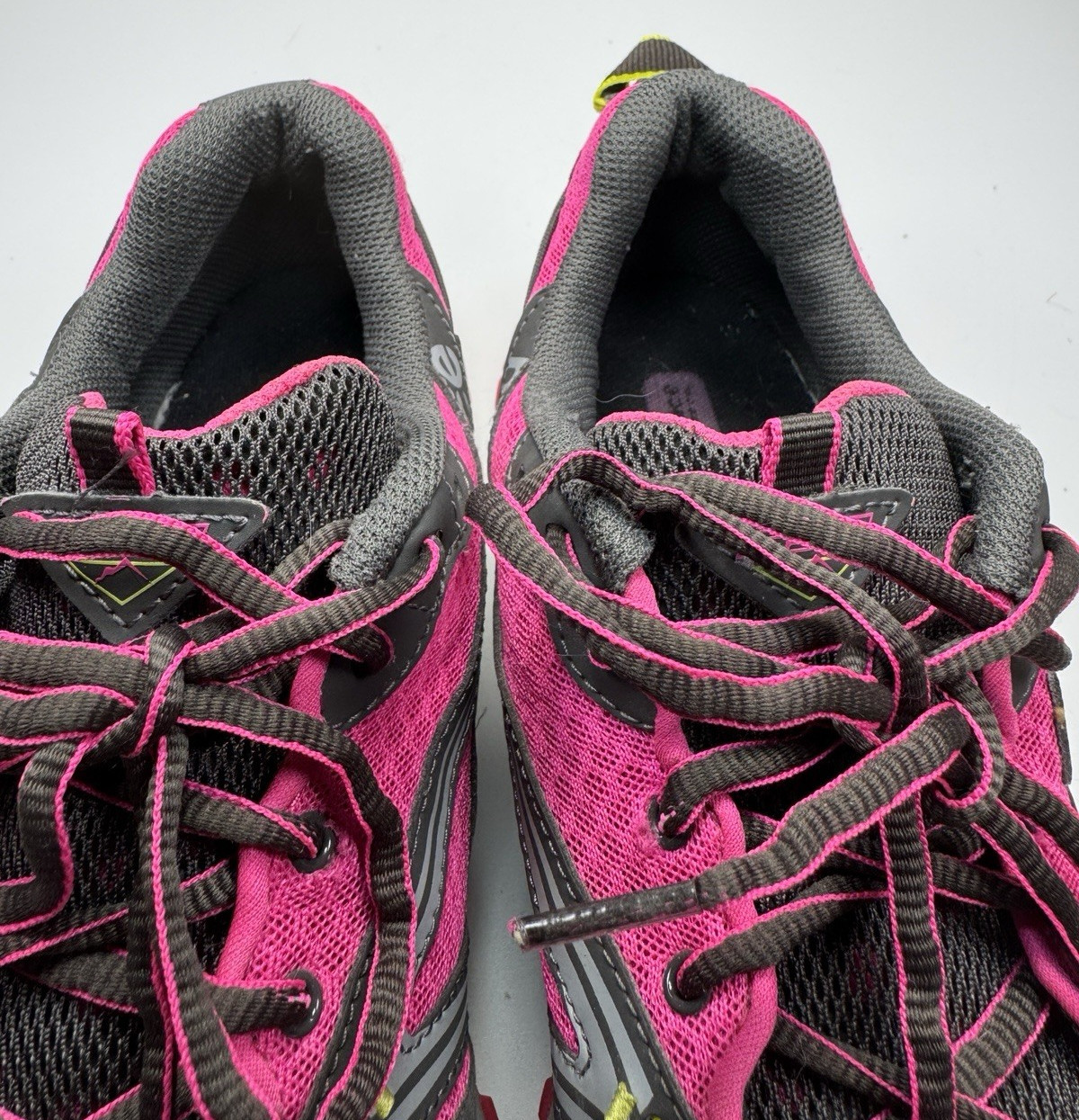 New Balance 610v2 WT610RG2 Womens Trail Running Shoe Pink All Terrain Size 11