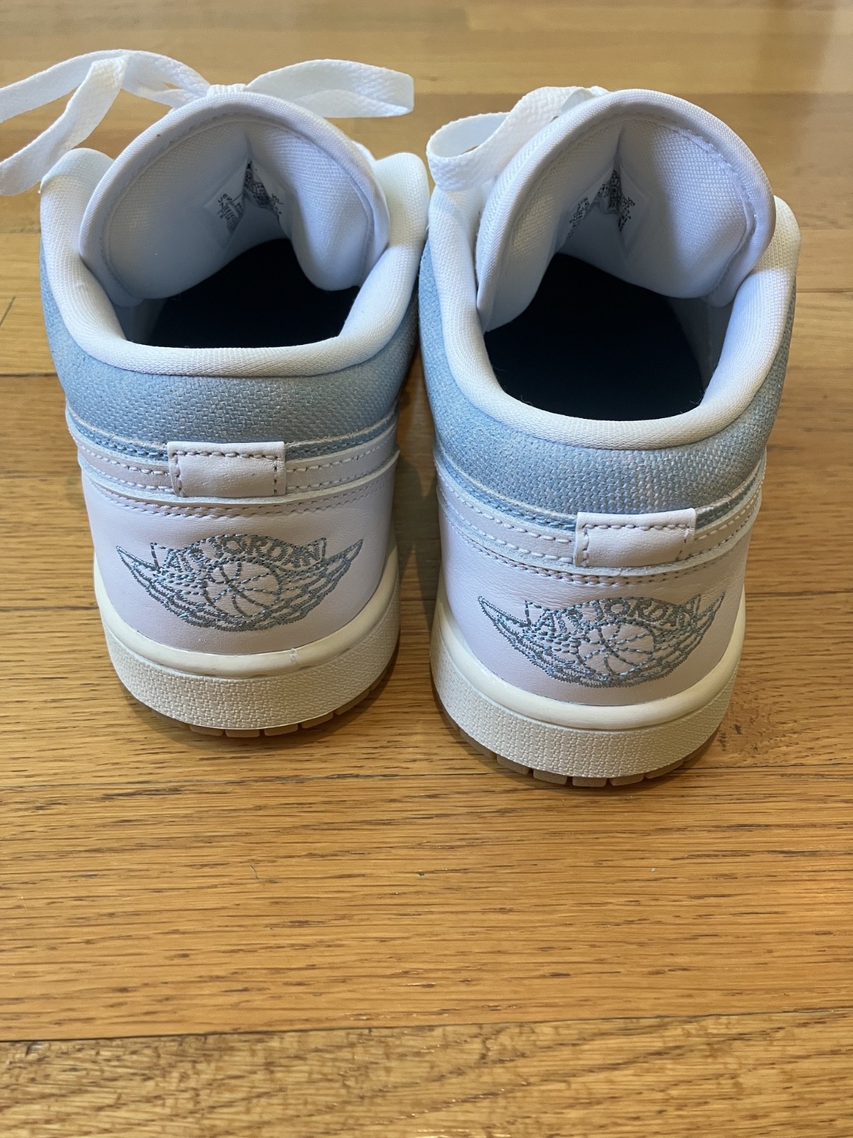 Women’s Air Jordan 1 Low SE Denim and White with Gold Details Brand New Size 7.5