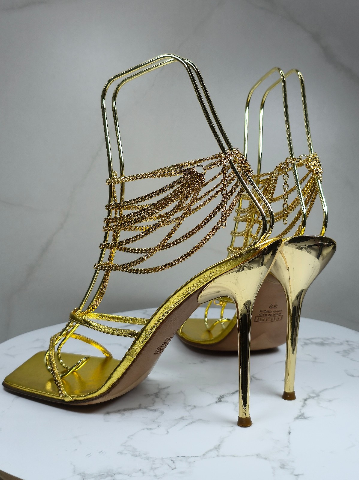 Vicini Vintage Gold Chain Strappy High Heel Sandals Size 39 Y2K Metallic Design