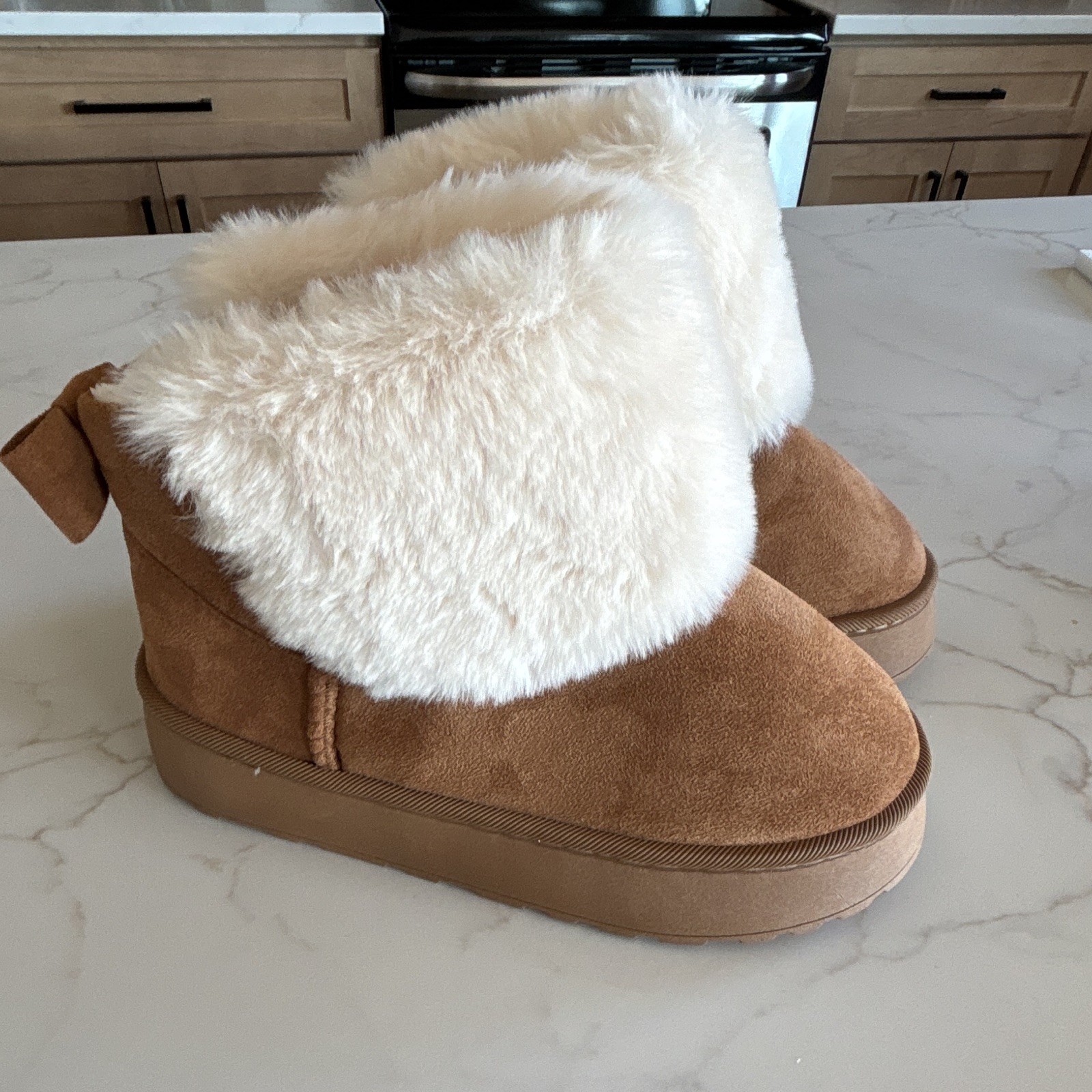 ROCKDOVE Women’s Suede Ankle Bootie Faux Fur Lined Bow Slip-On Round Toe 8