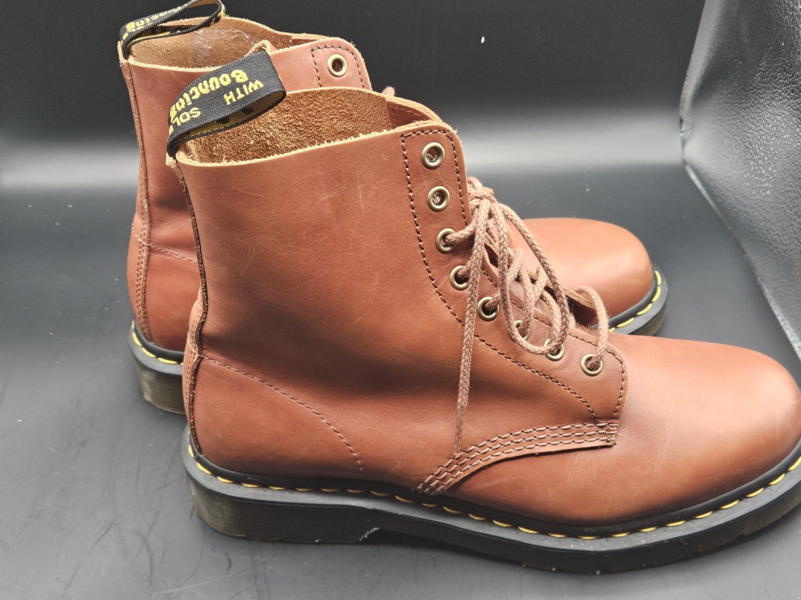 Dr. Martens Size M9 / W10 / 31004 Unisex Leather Combat Boots Lace-Up Classic Do
