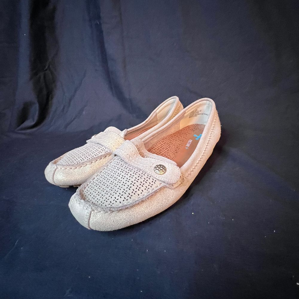 Baretraps Women’s Oakes Moccasins Metallic Gold Suede loafer shoe Size 7.5