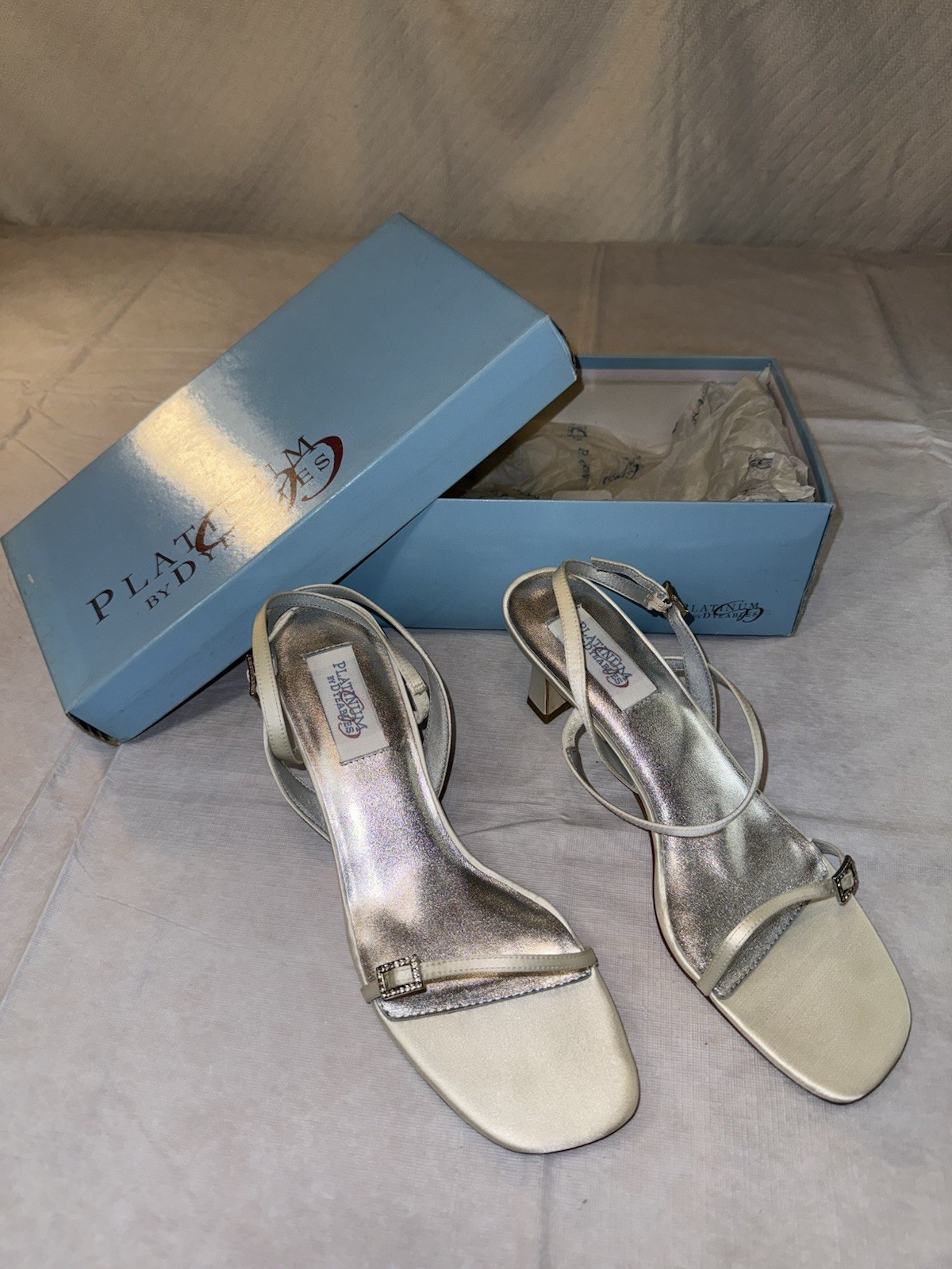 Dyeables Sandals Womens 10 White Silk Satin Platinum Formal Wedding Leather Sole
