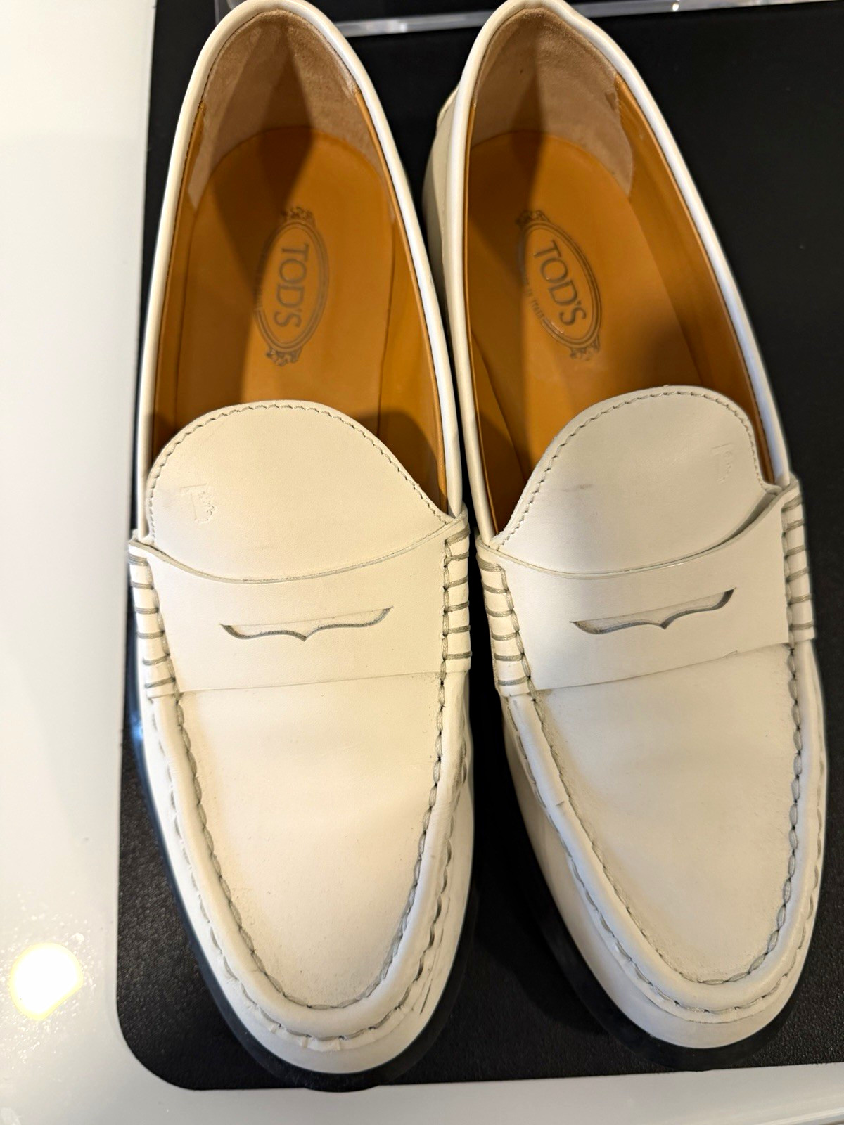 Tod’s Women’s White Leather Slip-On Loafer Flats Round Toe US 8.5 EU 39