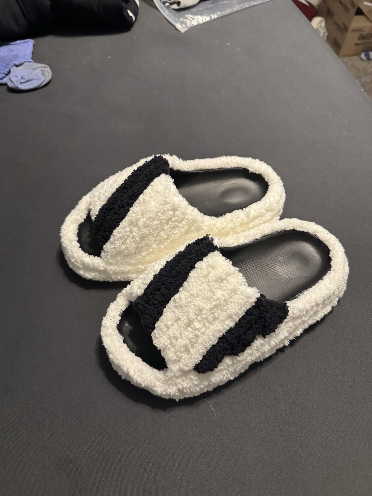 Women’s Size 6 Black & White Striped Faux Fur Lined Open Toe Slide Slippers