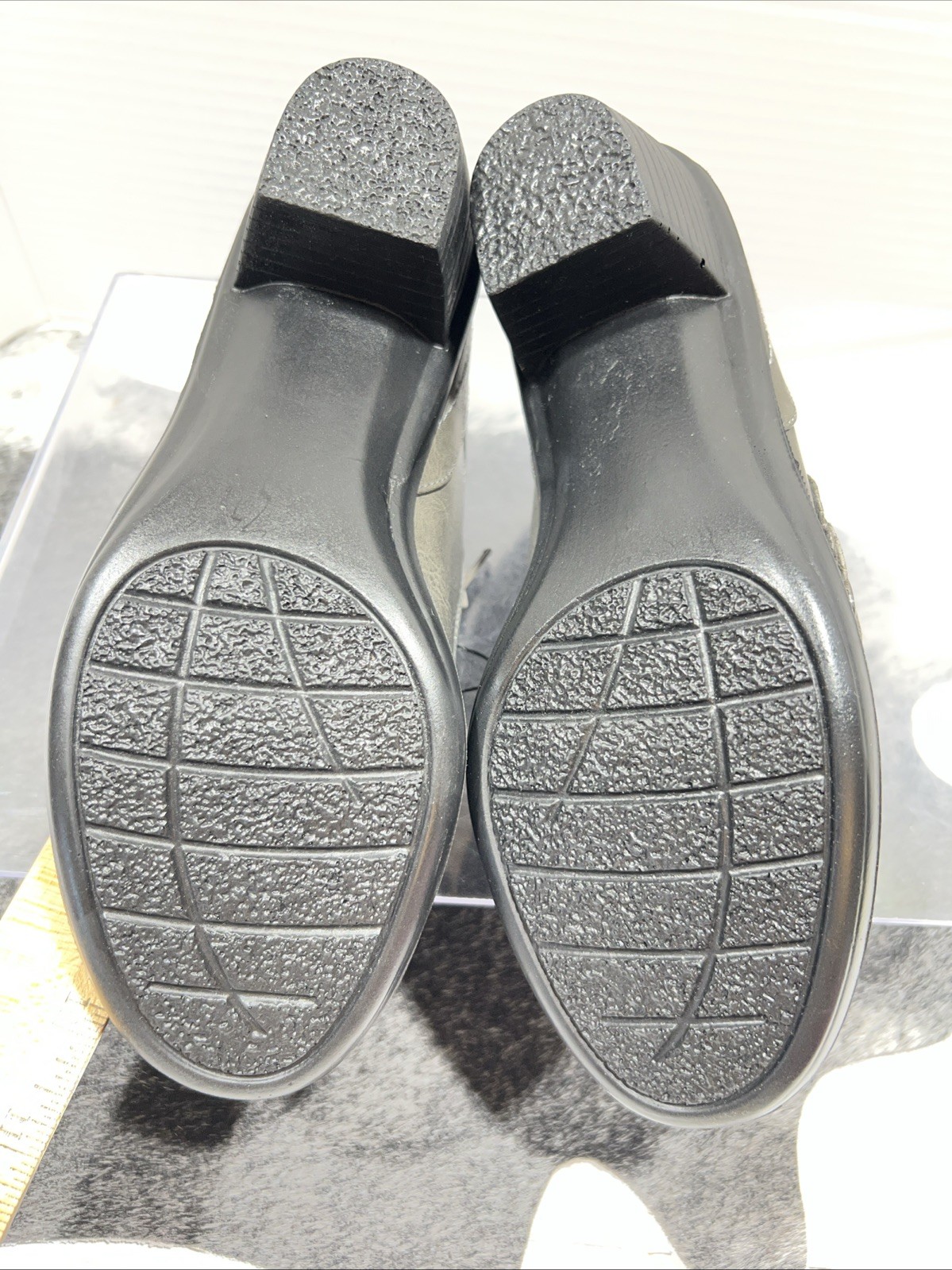 Easy Street Women’s Faux Leather Grey Stroll Comfort Shoes Size 7.5