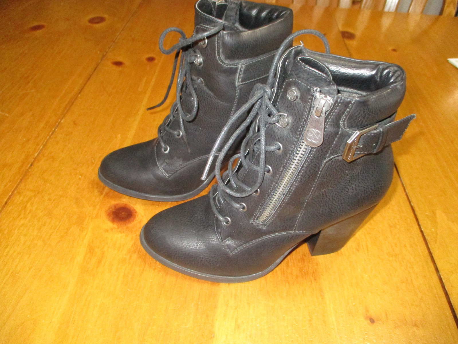 Daisy Fuentes Calida Black PU 3.5in Block Heel Zip Ankle Booties womens size 7M