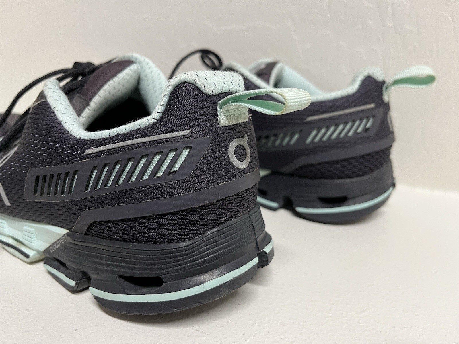 OnCloud Cloudflyer Womens Size 9.5 Black Mint Cloudtec Running Shoes Sneakers