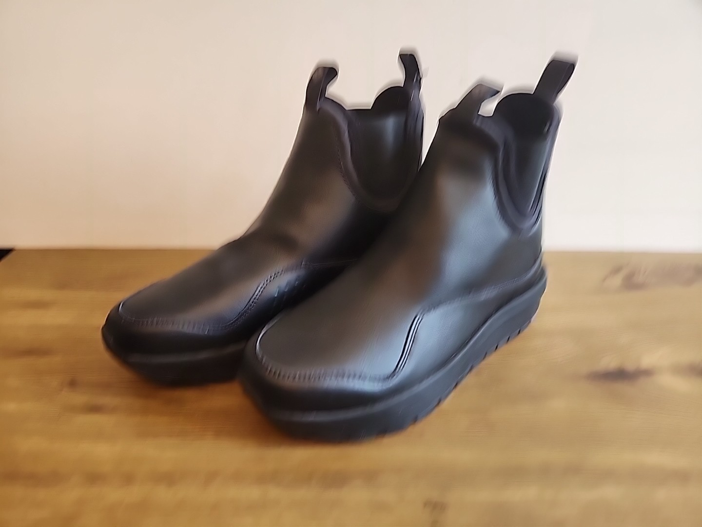 Columbia Moritza Chelsea Women’s Black Leather size 8.5 Waterproof Breathable
