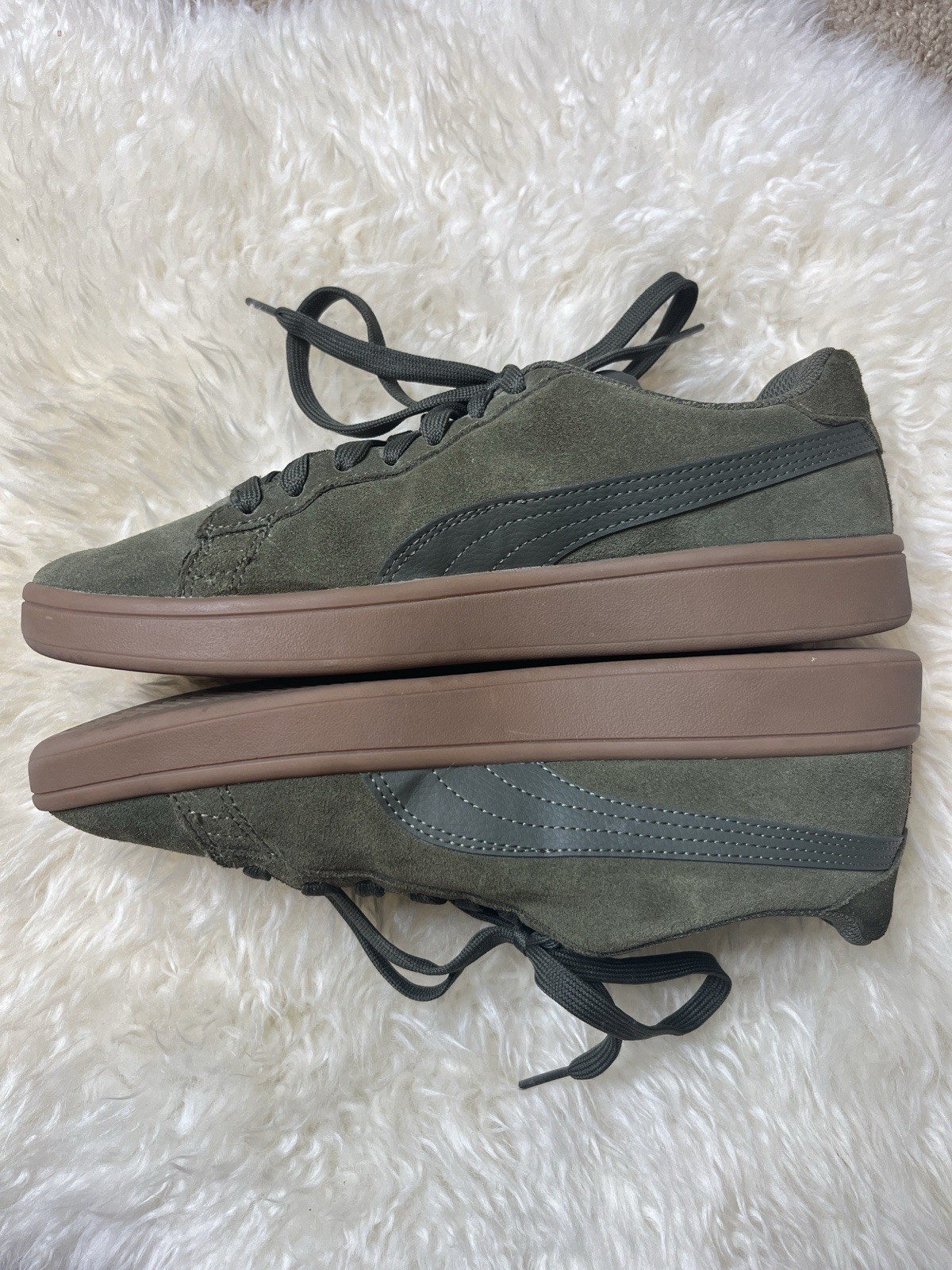Puma Smash v2 Sneakers – Suede Forest Green with Gum Sole Women’s 7.5 Blokecore