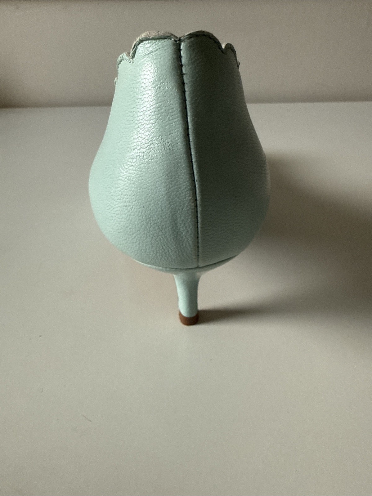 Oscar De La Renta Light Blue Scalloped Leather Heels Women’s Size 7