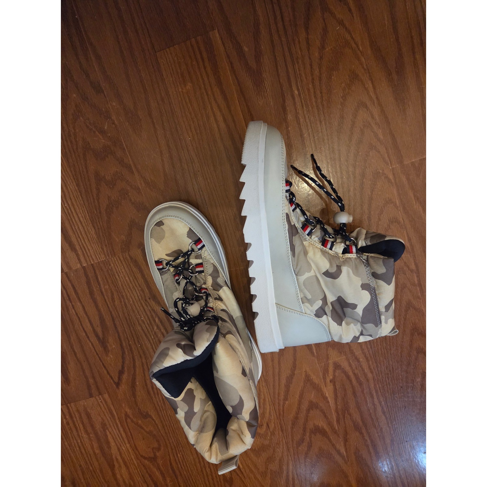 Tommy Hilfiger Selinai Camo Puffer Boots Womens 8.5 Tan Beige Winter Snow Shoes