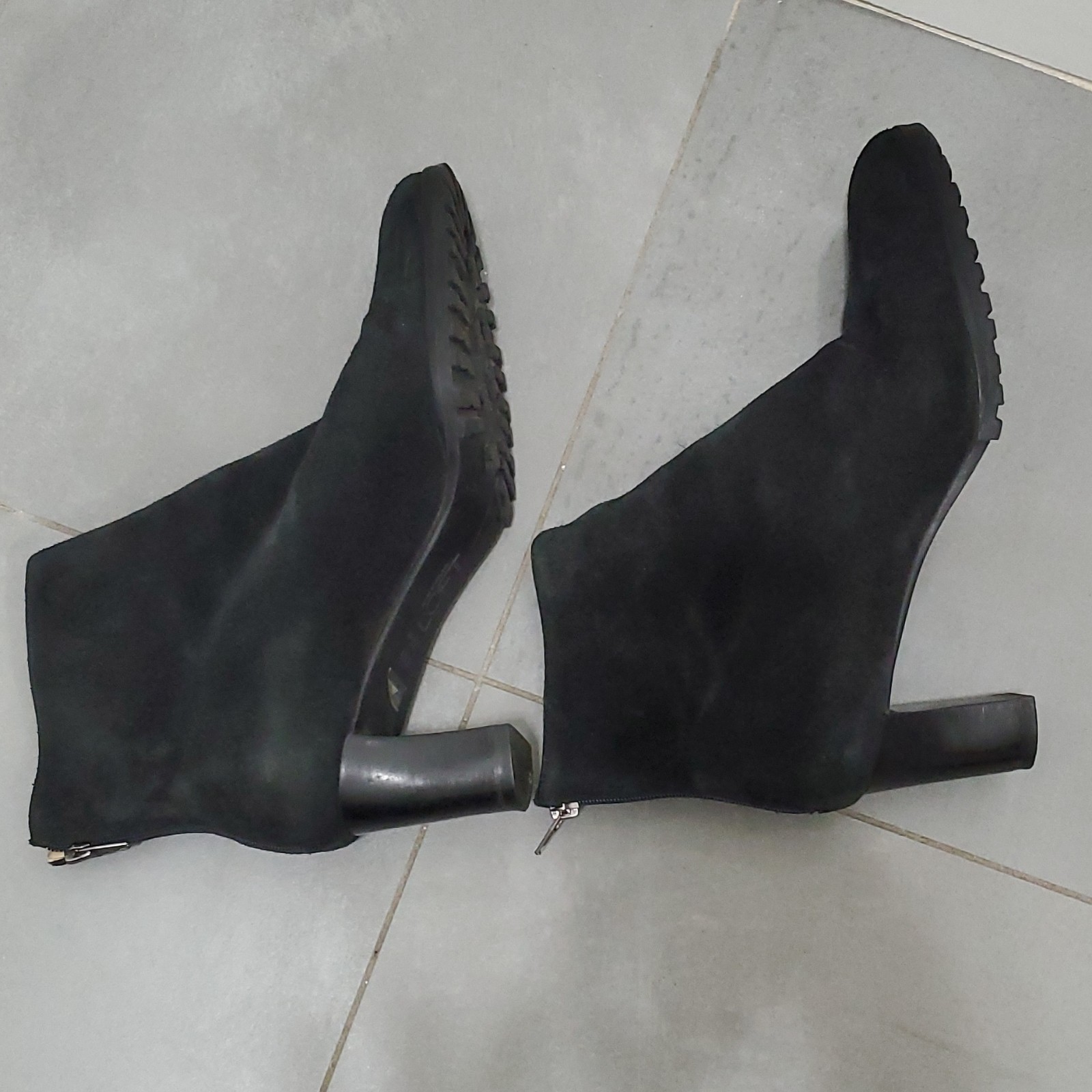 LOFT Women’s Black Suede Ankle Bootie Boots Zip Back Closure Heels US 8.5