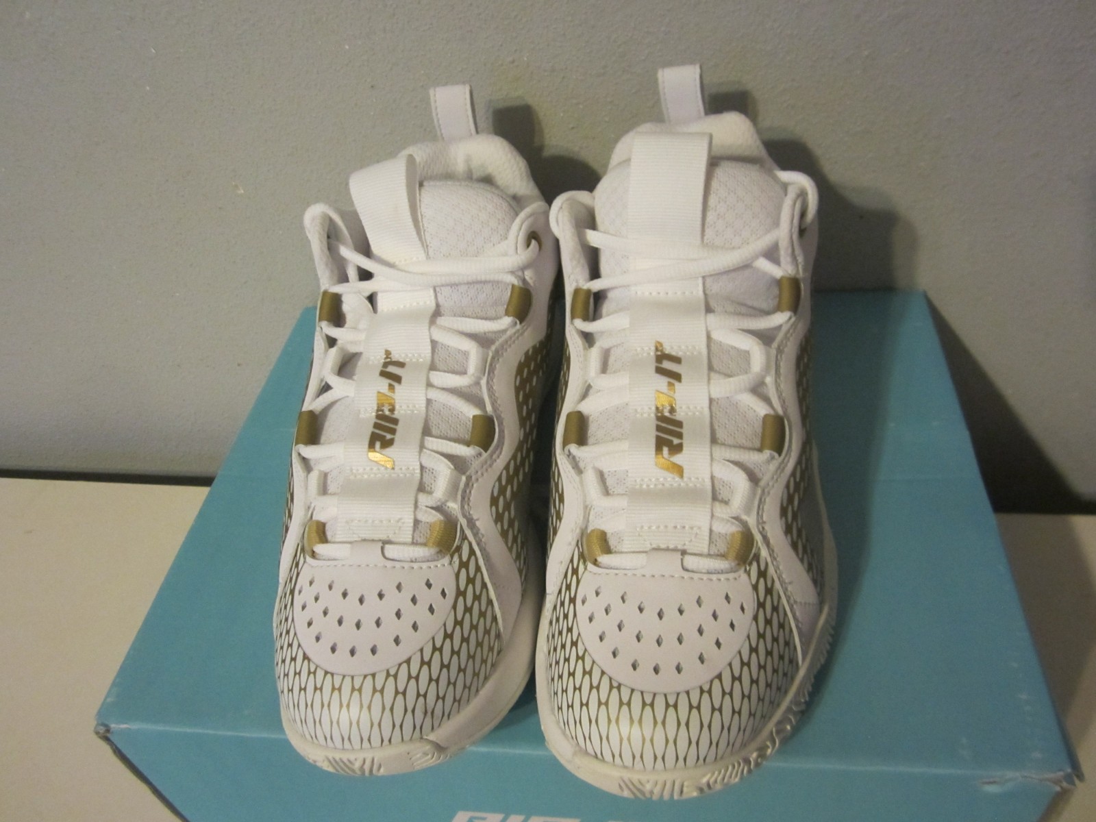 NIB Rip-It Rip It Future Court Volleyball white/gold sz 7 Womens $140