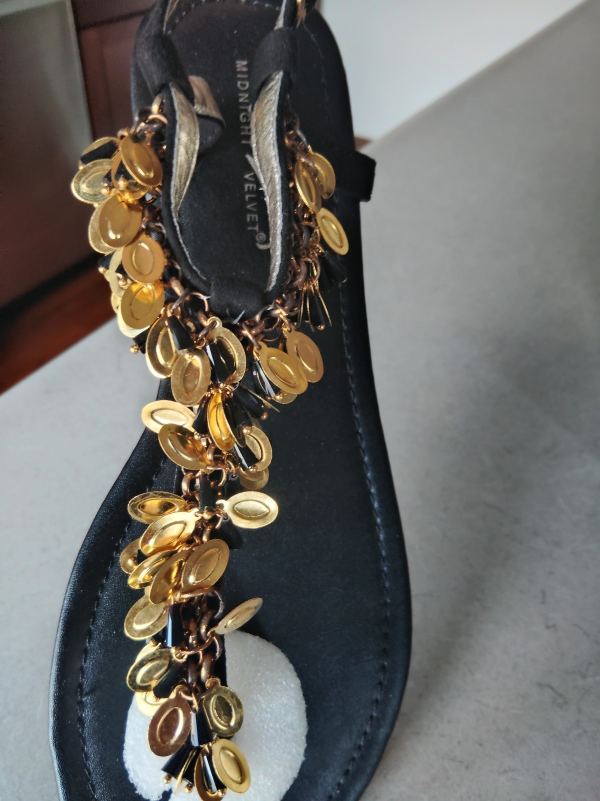 NOMAD Black/Gold Thong Sandals Ankle Strap Beaded Chain Detail Women’s 7.5